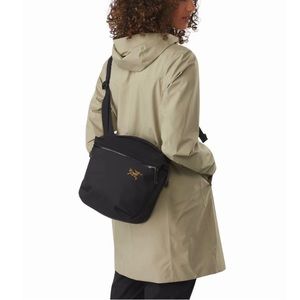 ARC’TERYX Arro 8 Shoulder Bag in Black NWT